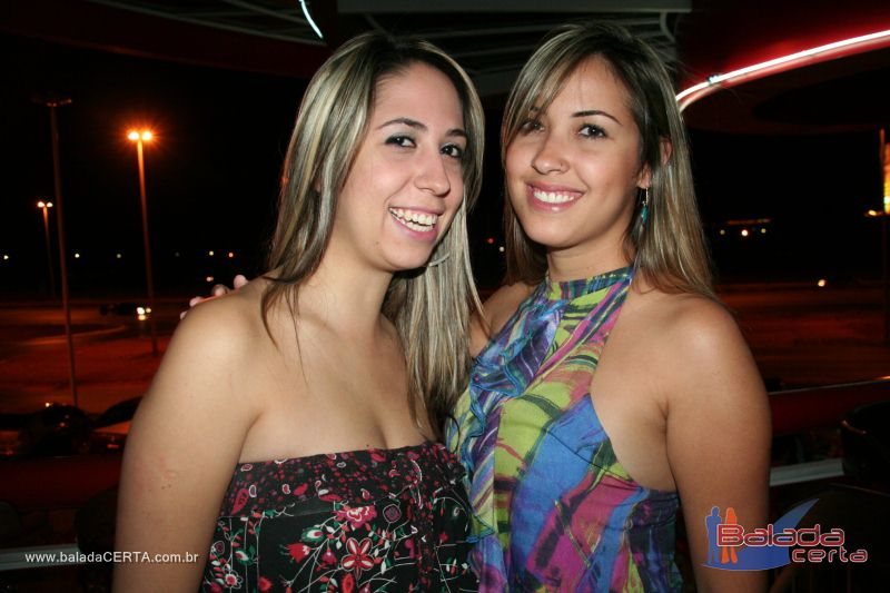 Balada: Fotos de domingo na 1 Galinhada Sertaneja na Plataforma do Choop - DF