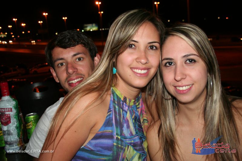 Balada: Fotos de domingo na 1 Galinhada Sertaneja na Plataforma do Choop - DF