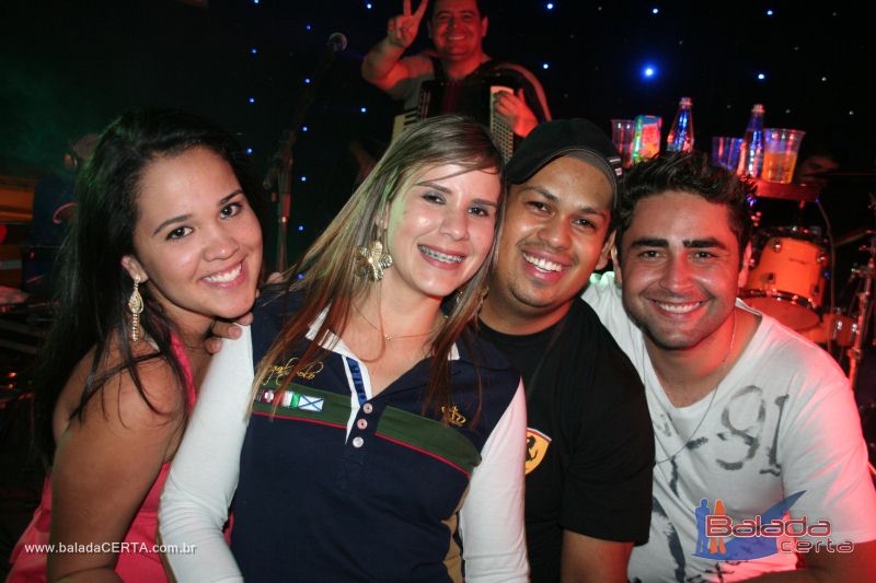 Balada: Fotos de domingo na 1 Galinhada Sertaneja na Plataforma do Choop - DF