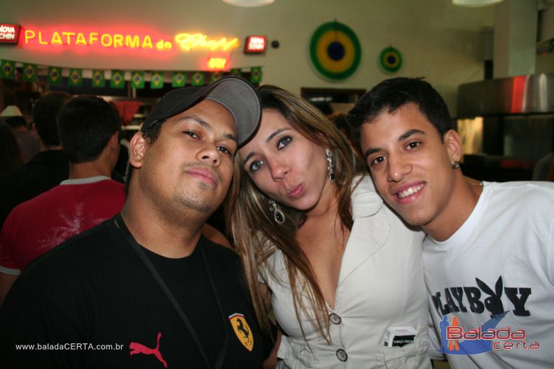 Balada: Fotos de domingo na 1 Galinhada Sertaneja na Plataforma do Choop - DF