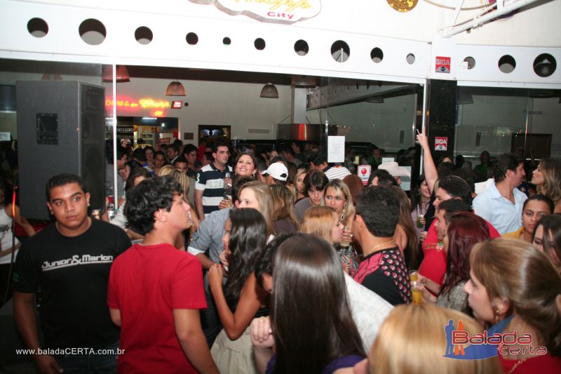 Balada: Fotos de Sexta na Plataforma do Choop na Cidade do Automovel - DF