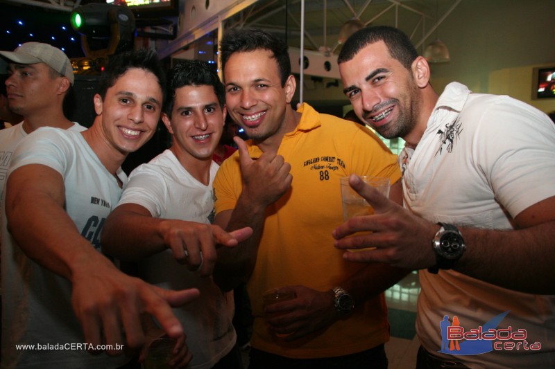 Balada: Fotos de Sexta na Plataforma do Choop na Cidade do Automovel - DF