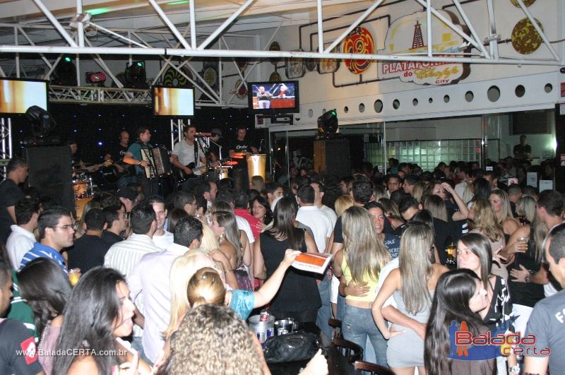 Balada: Fotos de Sexta na Plataforma do Choop na Cidade do Automovel - DF