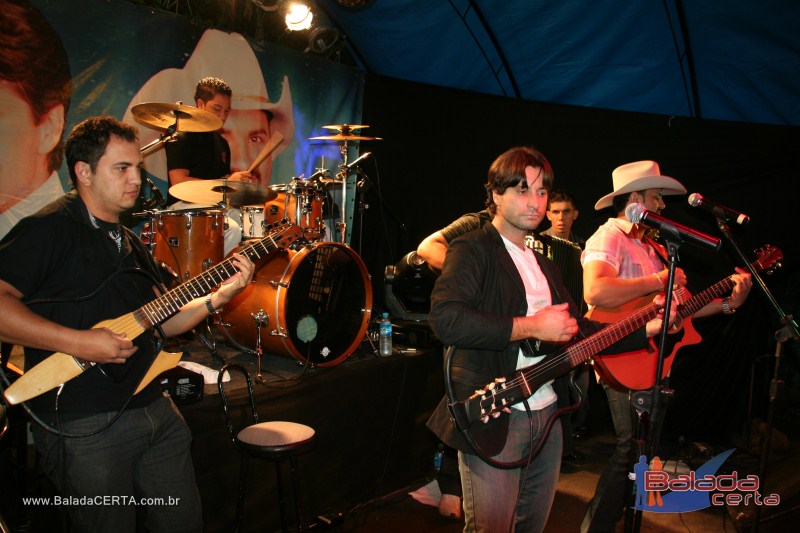 Balada: Fotos de sabado na Fenamilho 2010 em Patos de Minas - MG