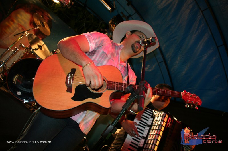 Balada: Fotos de sabado na Fenamilho 2010 em Patos de Minas - MG