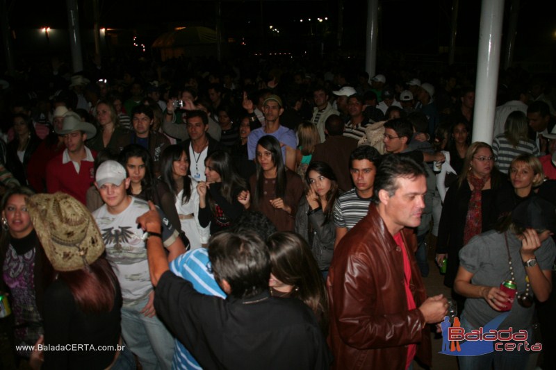 Balada: Fotos de sabado na Fenamilho 2010 em Patos de Minas - MG