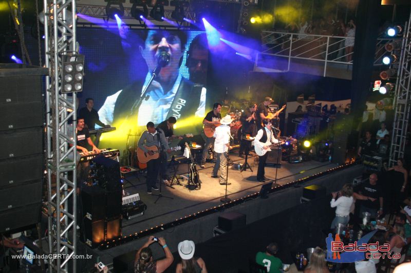 Balada: Show de Chitozinho & Xoror na Via Stadium em Taguatinga - DF