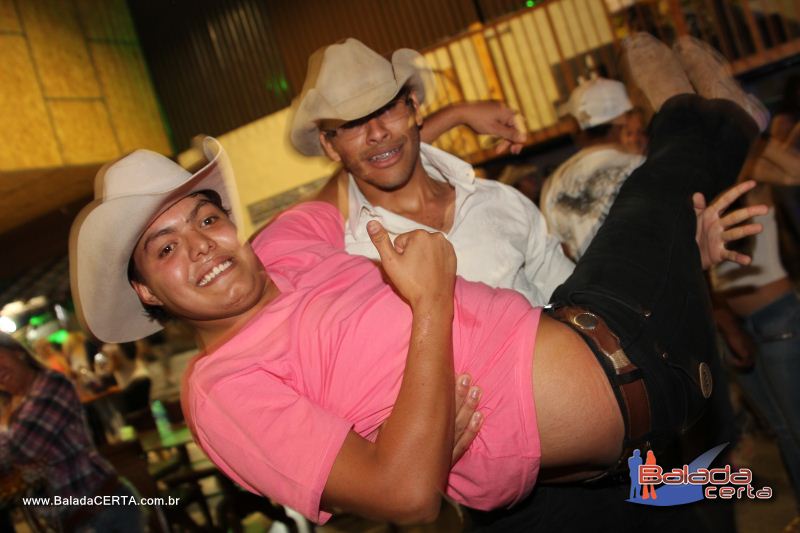 Balada: Fotos de domingo no Showrrasco OS Lendrios - Fazenda Sucupira - Riacho Fundo I