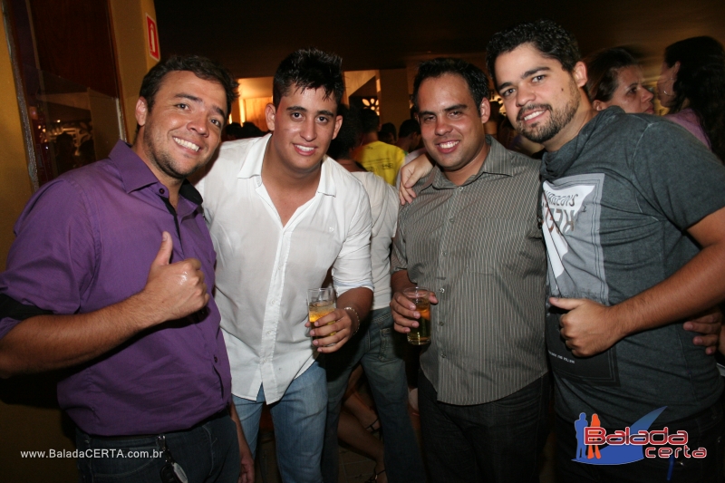 Balada: Fotos de Sexta no Sucesso Show Bar em Taguatinga - DF