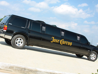 Bares de So Paulo e Tequila Jose Cuervo do carona com exclusiva limousine